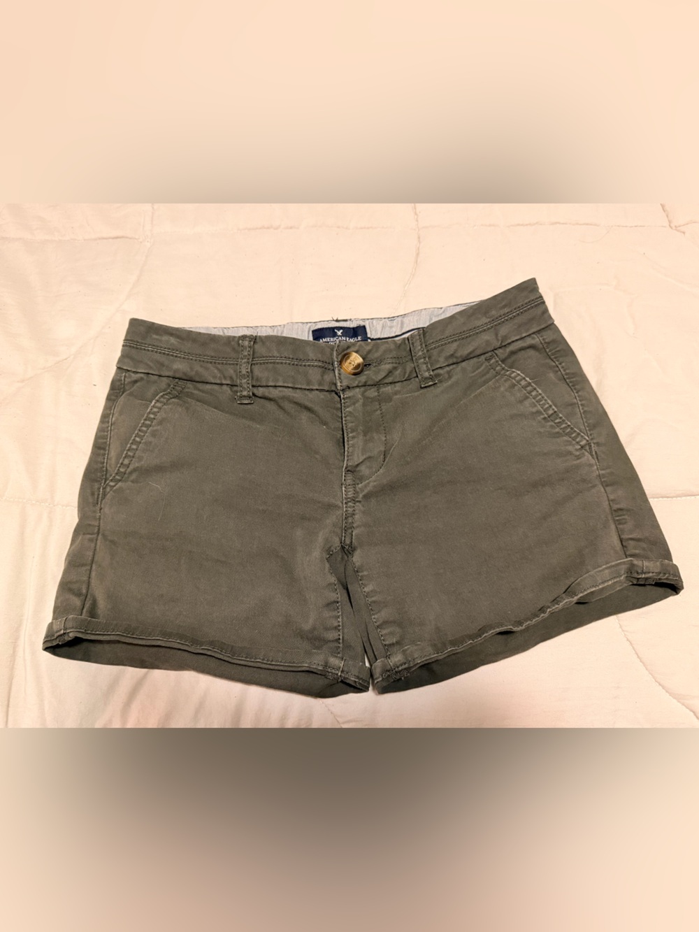 American eagle Olive green cargo shorts!